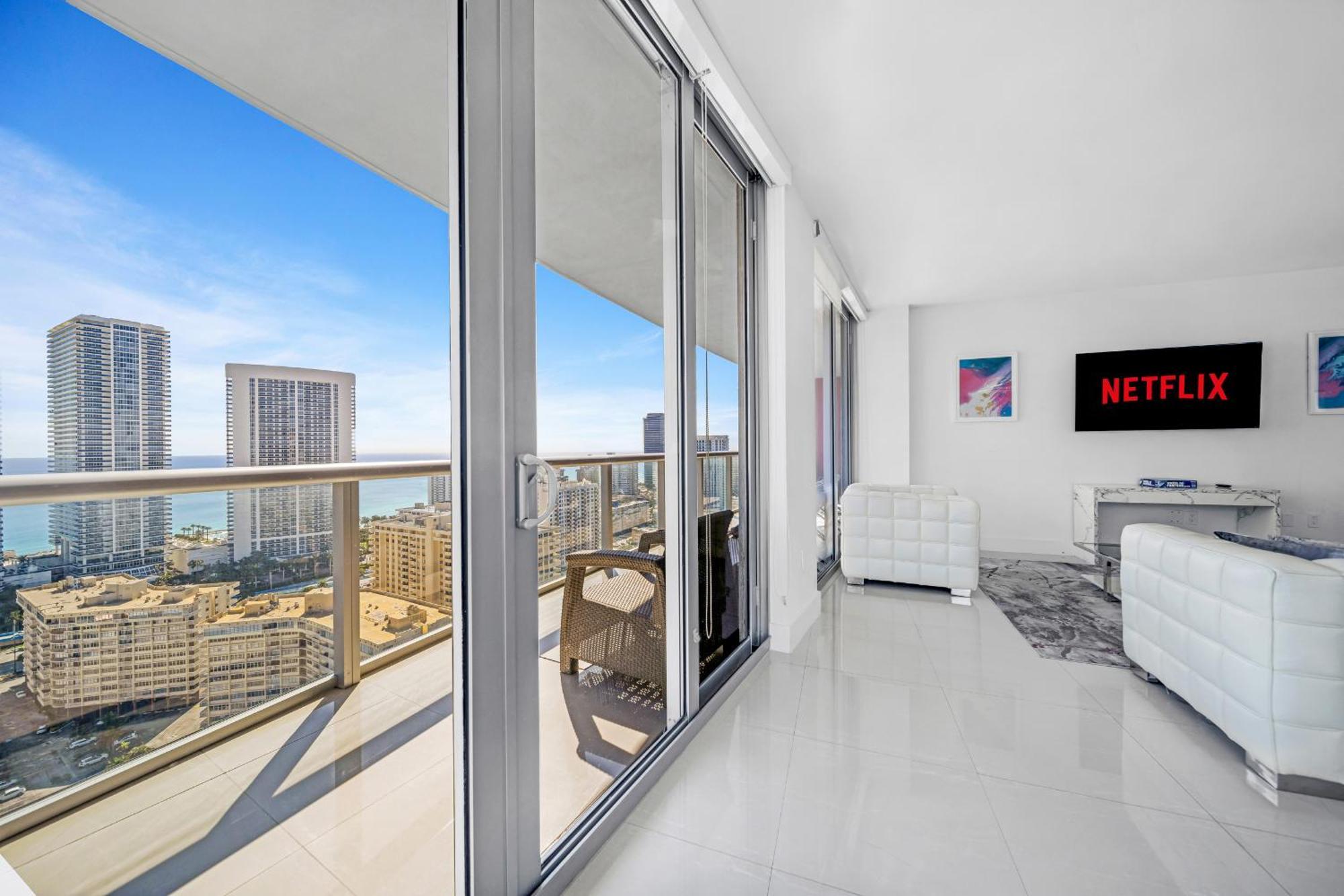 Resort-Style Living With Direct Ocean Views - 3Br Beauty Hallandale Beach Bagian luar foto